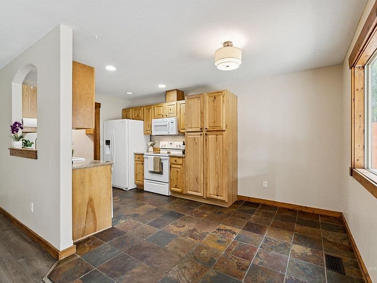 111 N Gem St photo 5