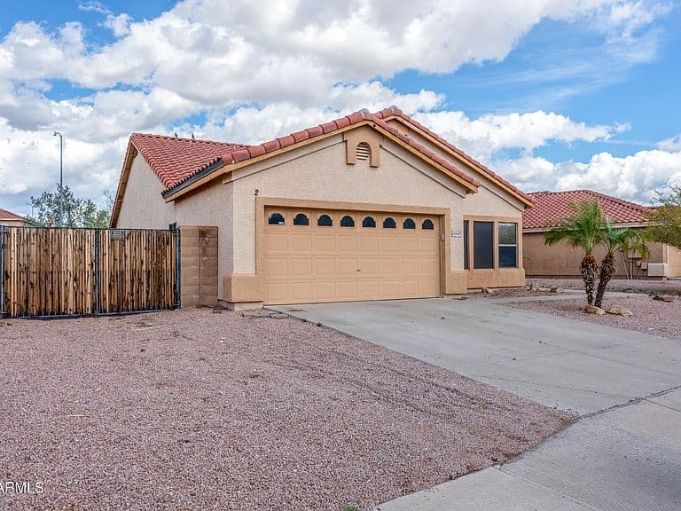 10548 E Bramble Ave photo 2