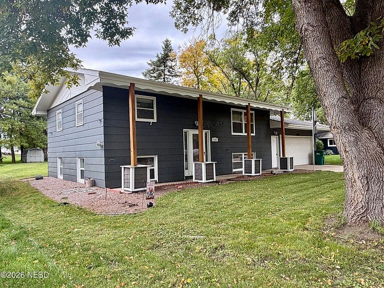1102 Vista Dr photo 3