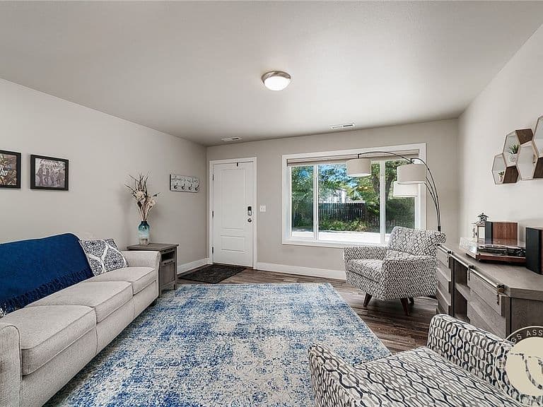 912 Midway Ln #1 photo 3
