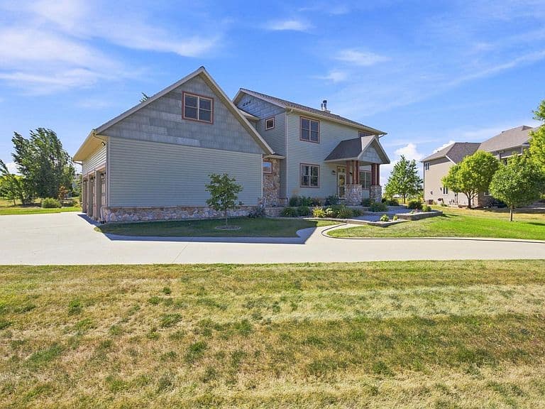 7107 Maple Ln photo 2