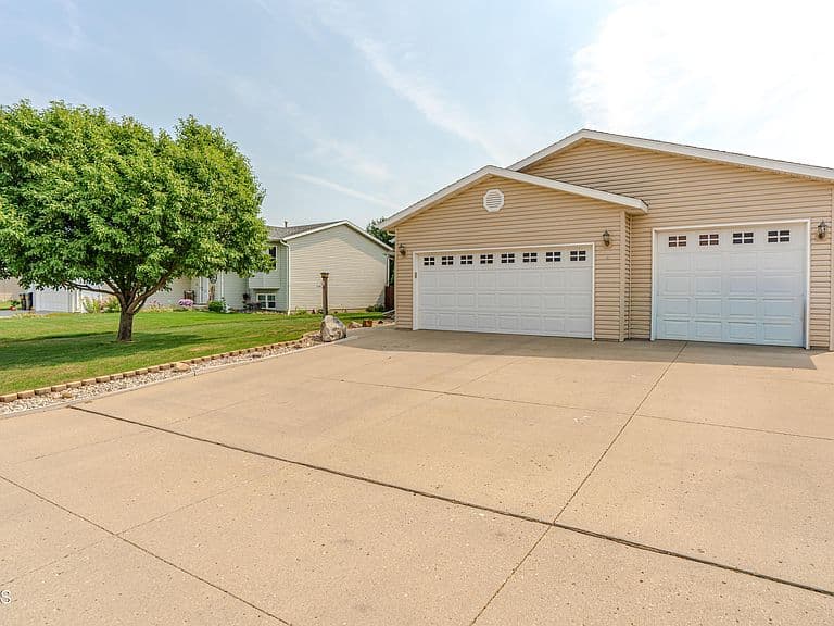63 Haywood Dr photo 3
