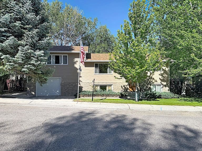 707 Circle Dr photo 2