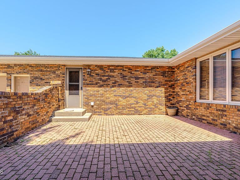 3209 Winnipeg Dr photo 3