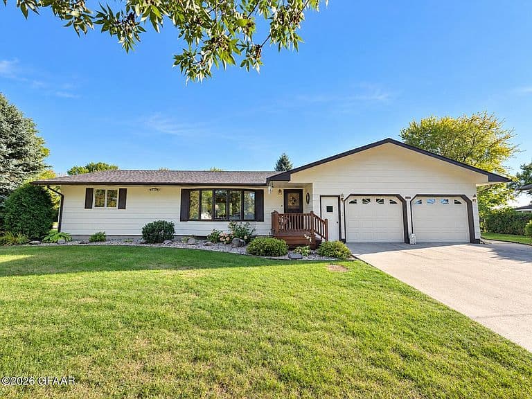 140 Riverside Dr photo 1