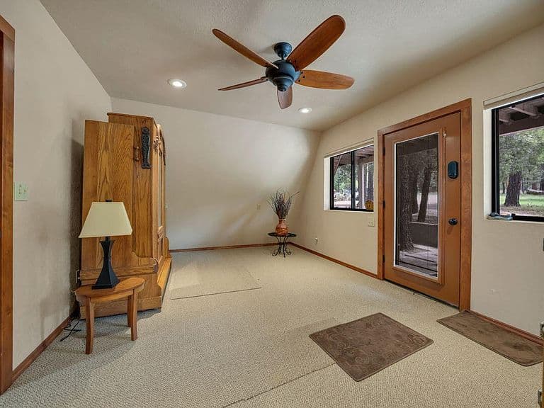 568 Jacks Canyon Dr photo 5