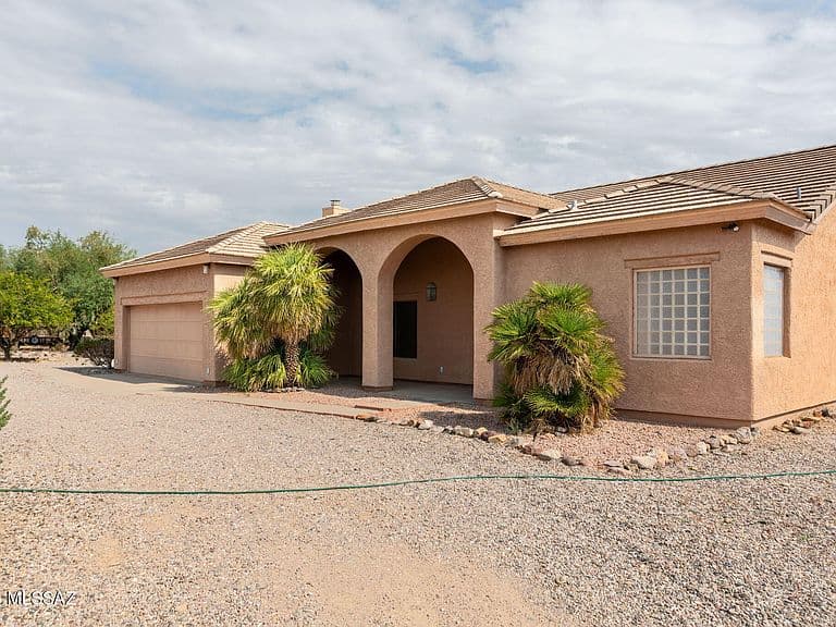 3860 N El Moraga Dr photo 2