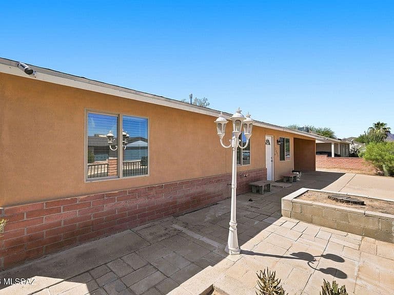 1695 W Calle Guadalajara photo 5