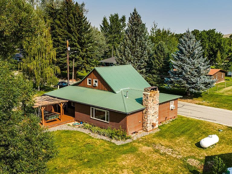 435 4th Ave W photo 1