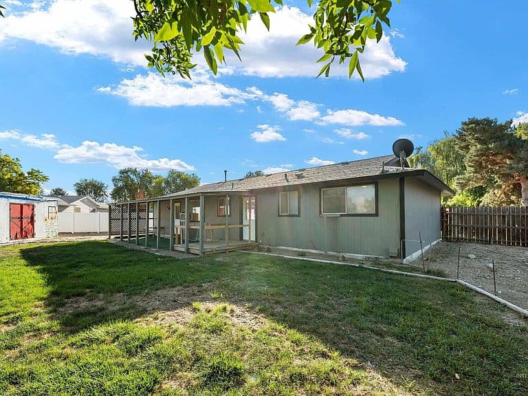 312 Carol Pl photo 5