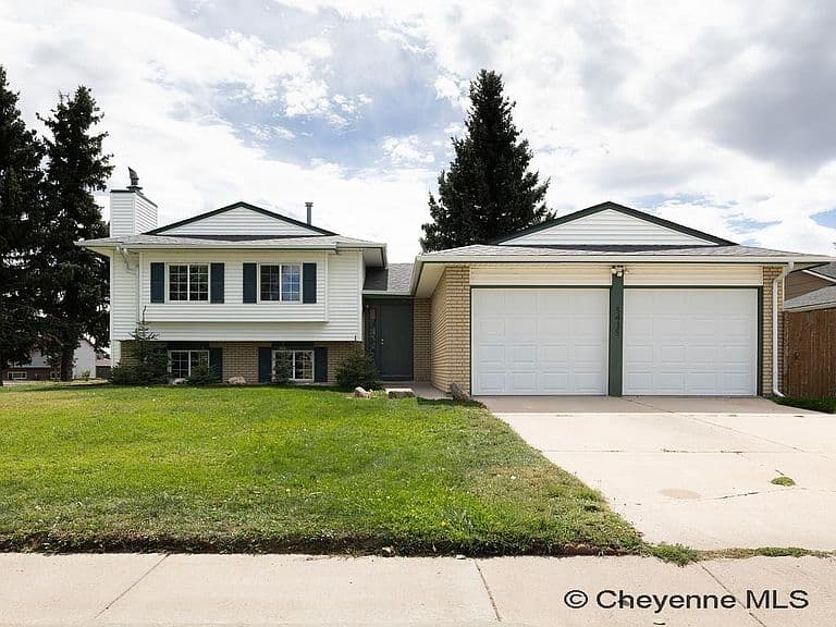 5415 Rangeview Dr photo 1