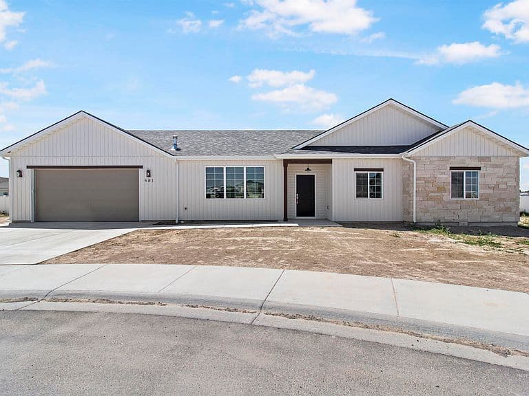 581 Gemini Ct photo 1
