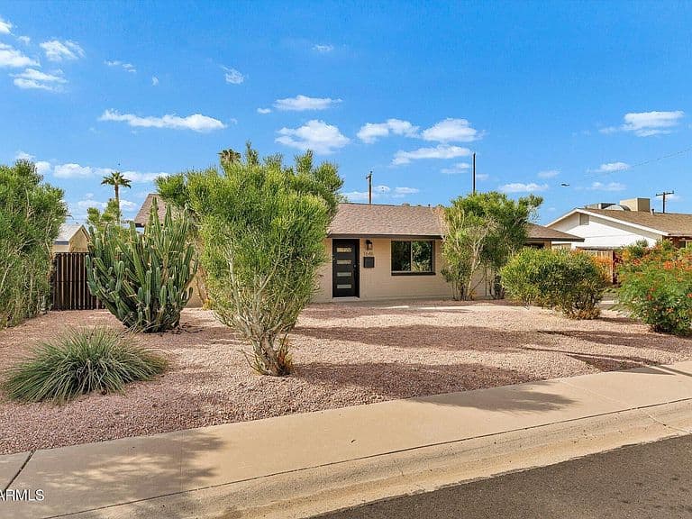 1646 N DAFFODIL Street photo 3