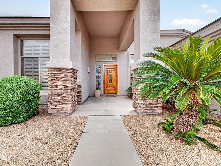 1123 W THOMPSON Way photo 3