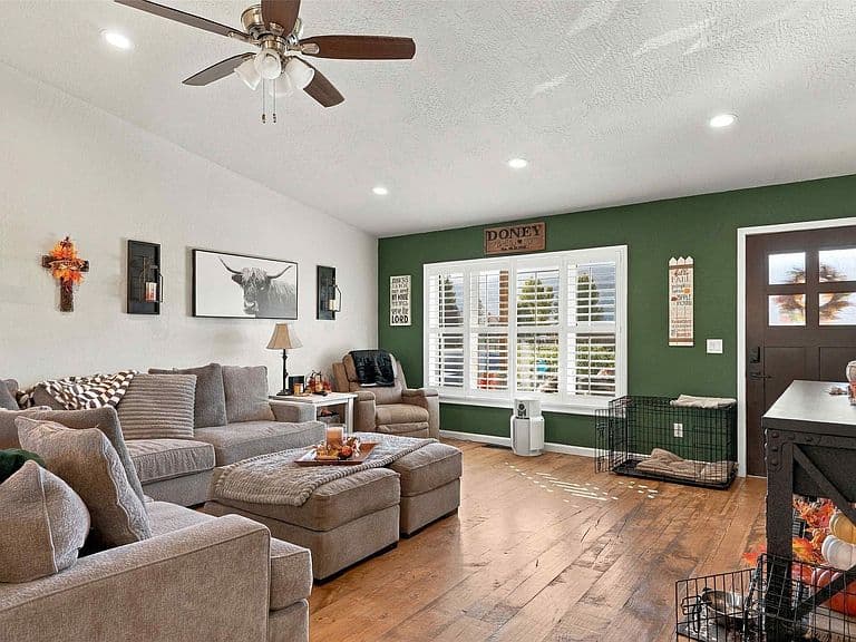 21480 Megan Dr photo 3