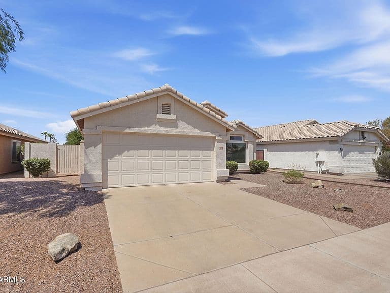 972 E CONSTITUTION Drive photo 2