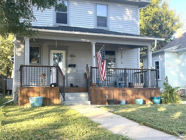 504 W Pleasant Dr photo 2
