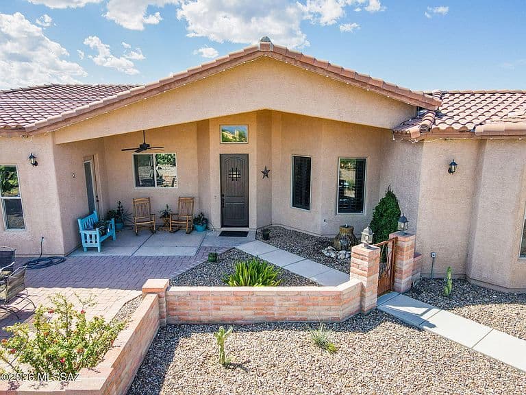 2540 E Lomas Dr photo 3