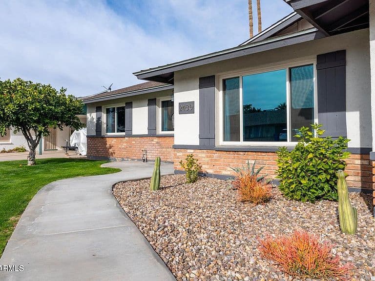 2430 E HERMOSA Drive photo 1