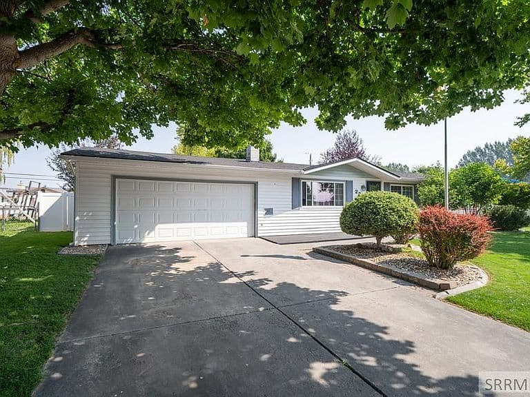 235 Spruce St photo 3