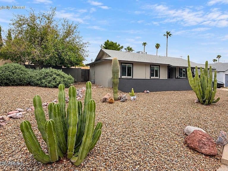 3840 E Sahuaro Drive photo 2