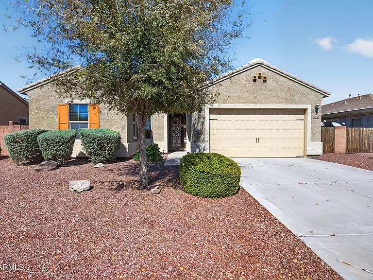 18576 W KENDALL Street photo 2