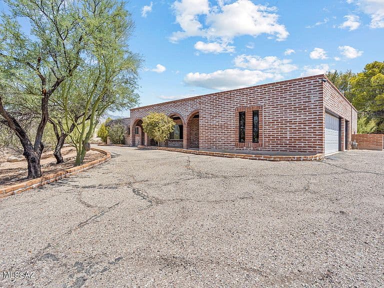 3630 N Pantano Rd photo 3