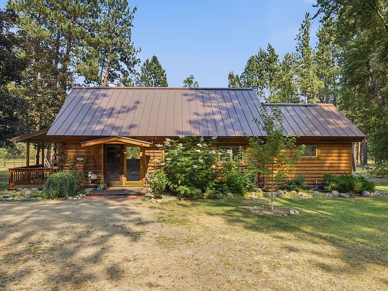 4664 Watt Ln photo 4