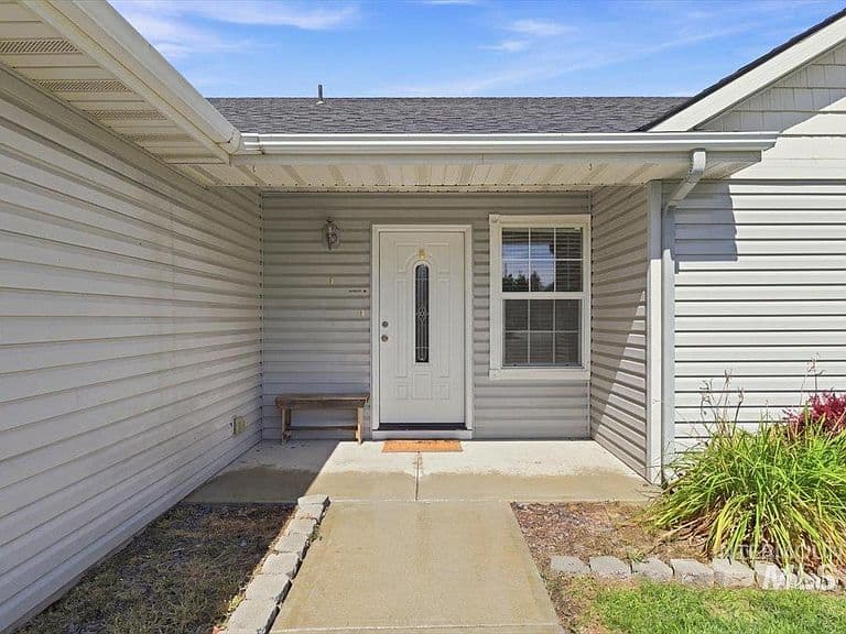 1212 W Eagle Ave photo 3