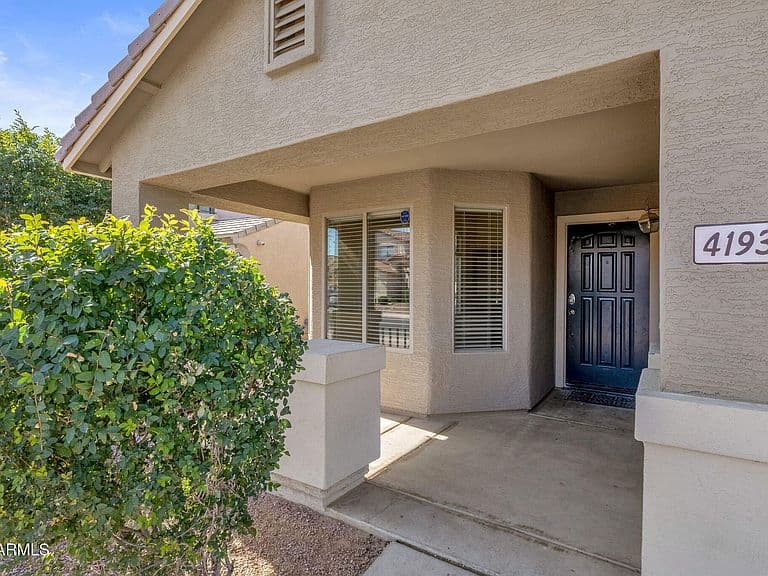 41931 W Colby Drive photo 3