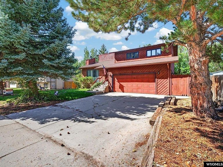 200 Sunflower St photo 1