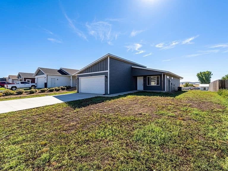 421 Nighthawk Dr photo 3