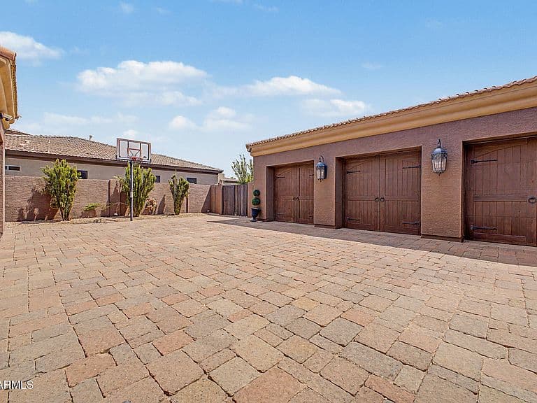 2675 E BARTLETT Place photo 5