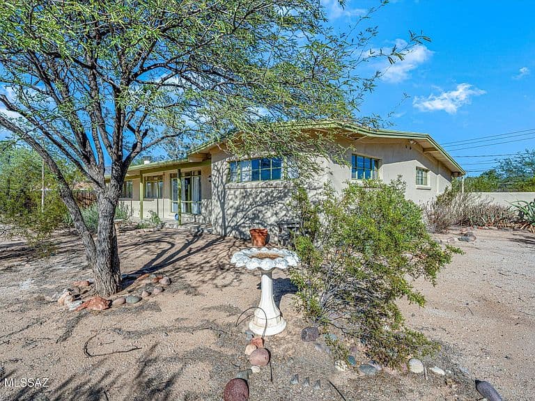 3338 N Jackson Ave photo 3