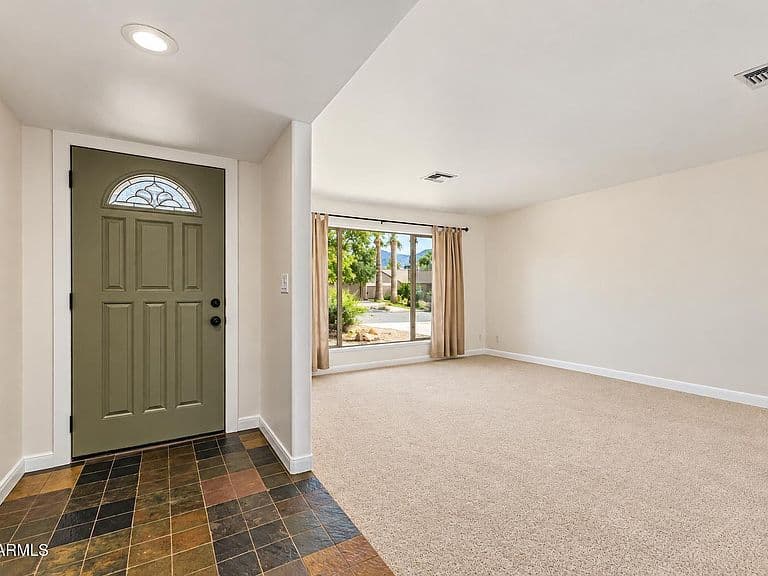 142 E VOLTAIRE Avenue photo 3
