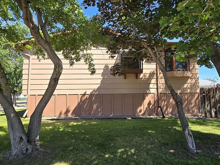 404 N Earling Ave photo 4