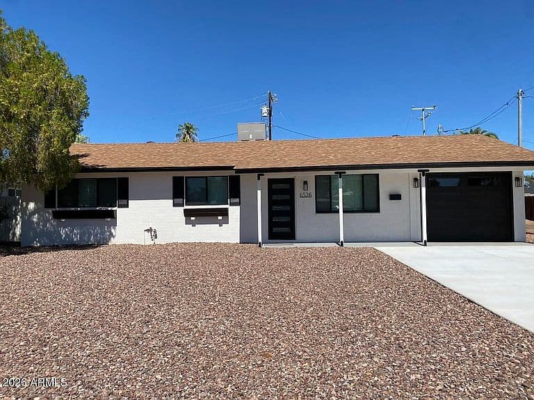 6526 E OSBORN Road photo 1
