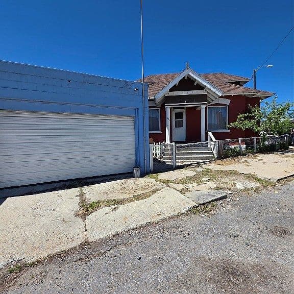 901 Delaware Ave photo 2