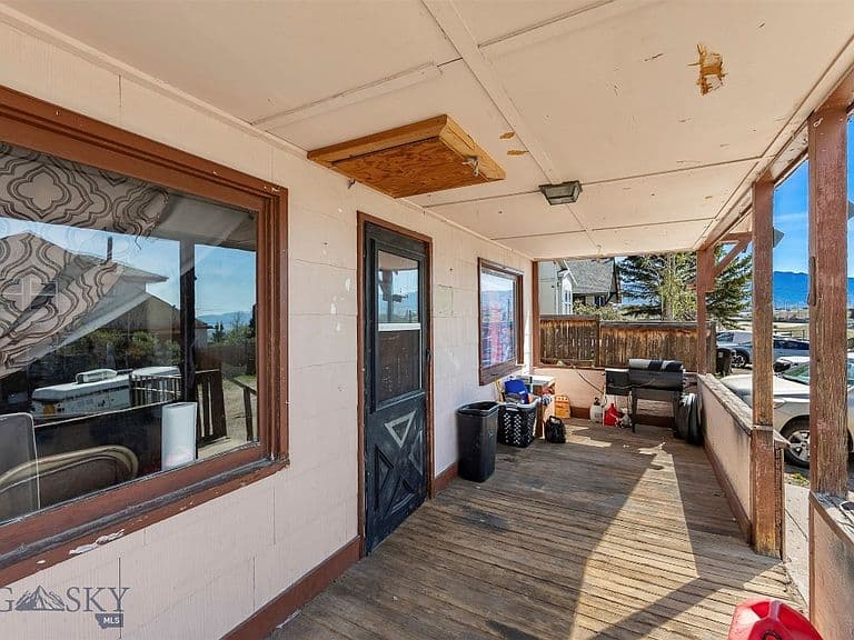 855 Lewisohn St photo 5