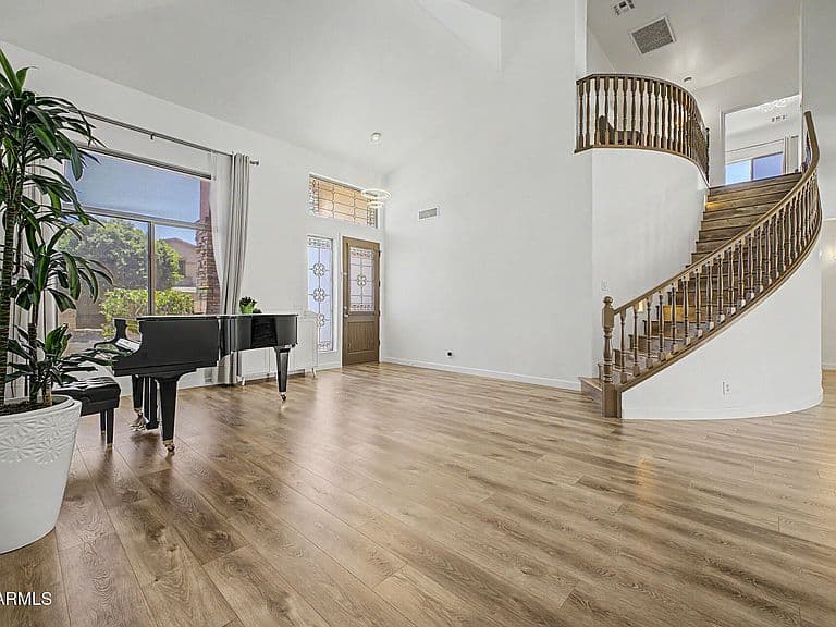 732 W INDIGO Drive photo 4