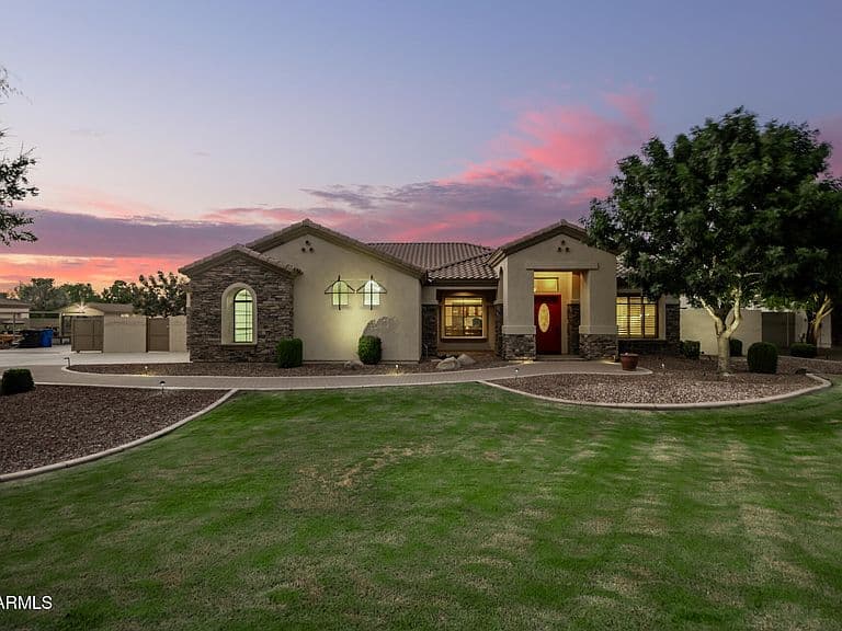 2744 E COUNTRY SHADOWS Court photo 1