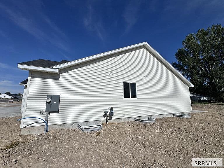 389 Wind River Dr photo 3