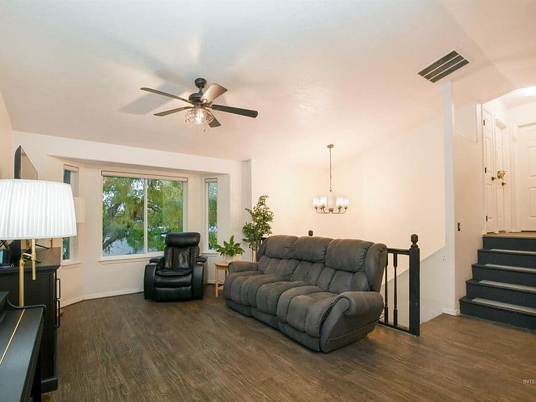 146 N Sagehen St photo 5