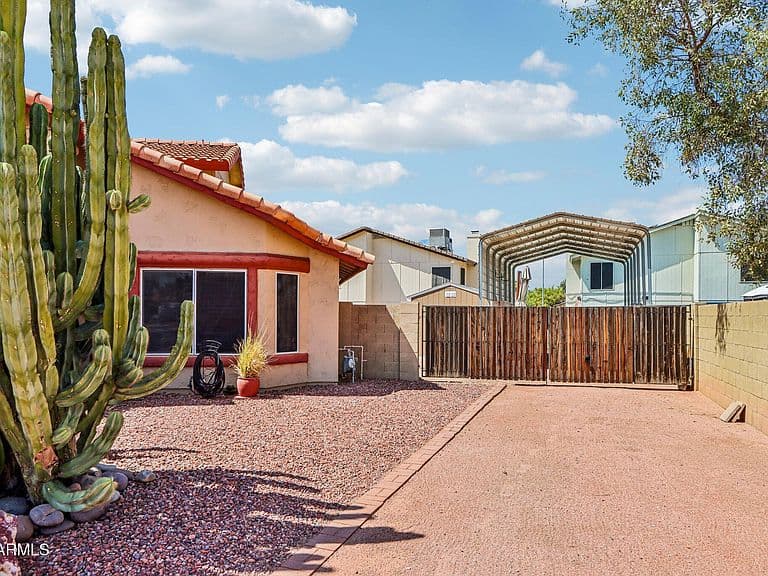 6932 W CHARTER OAK Road photo 4