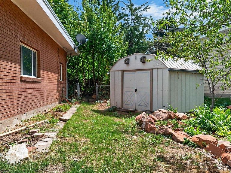 123 Drake Ave photo 4