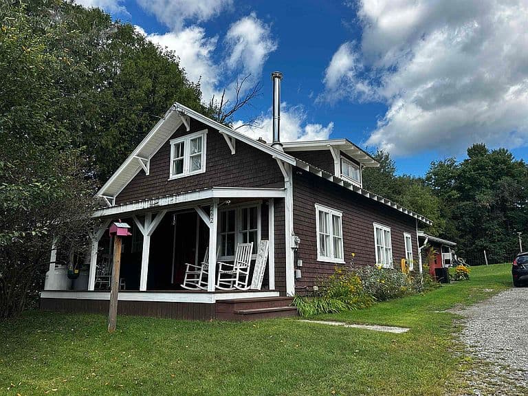 262 Bridge Street photo 1
