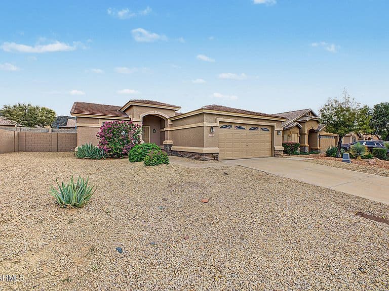 1713 E DESERT Lane photo 2