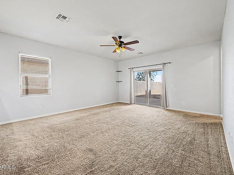 30141 N OAK Drive photo 4