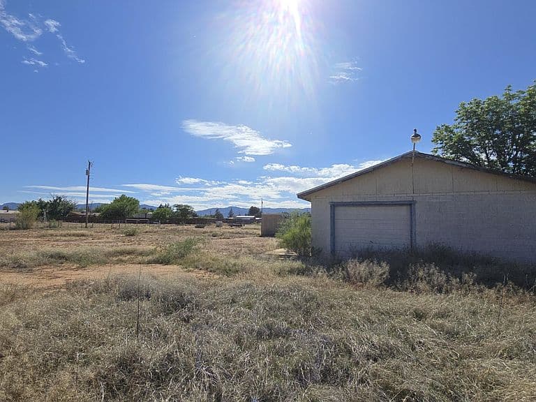 1110 E Justin St photo 5