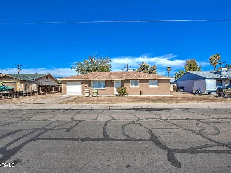 5633 N 65TH Avenue photo 1